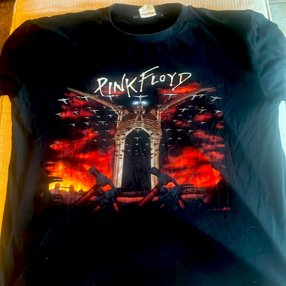 Vintage Pink Floyd The Wall t shirt!